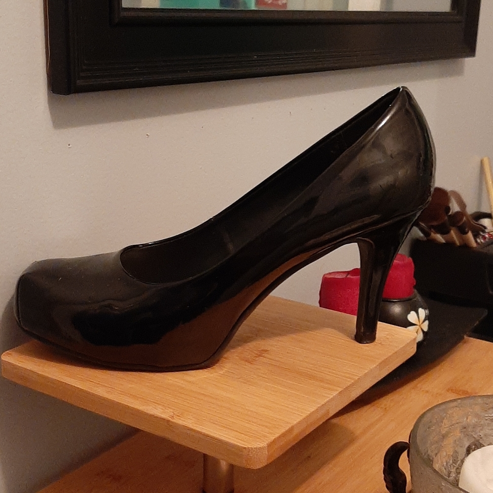 Heels - Picture 2 of 7